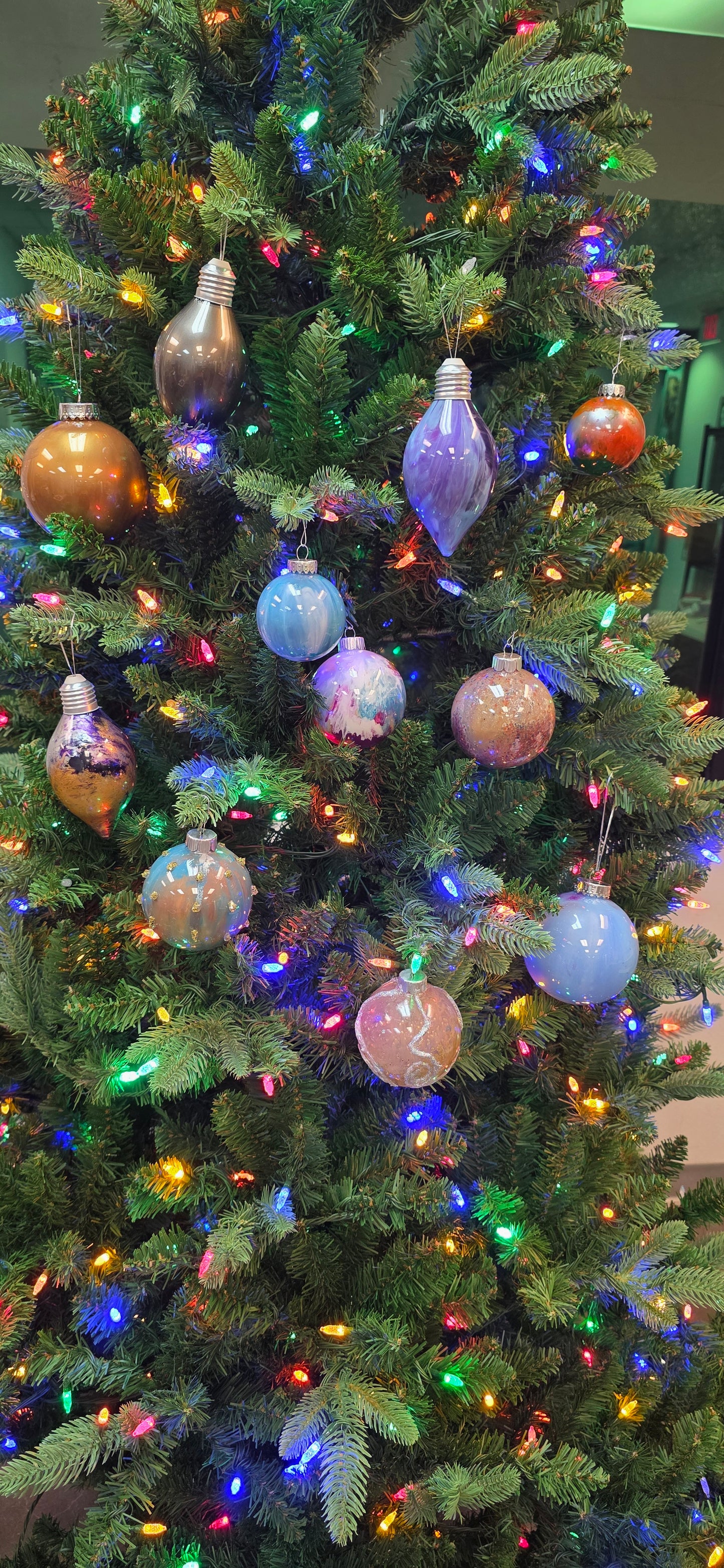 December 12: Marble Holiday Ornament Class - Kids Free